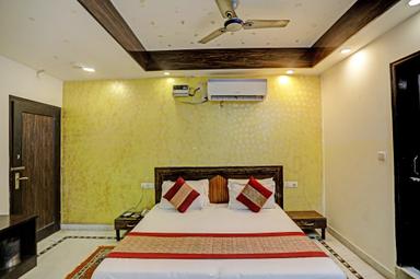 hotel room main image hotel room main image