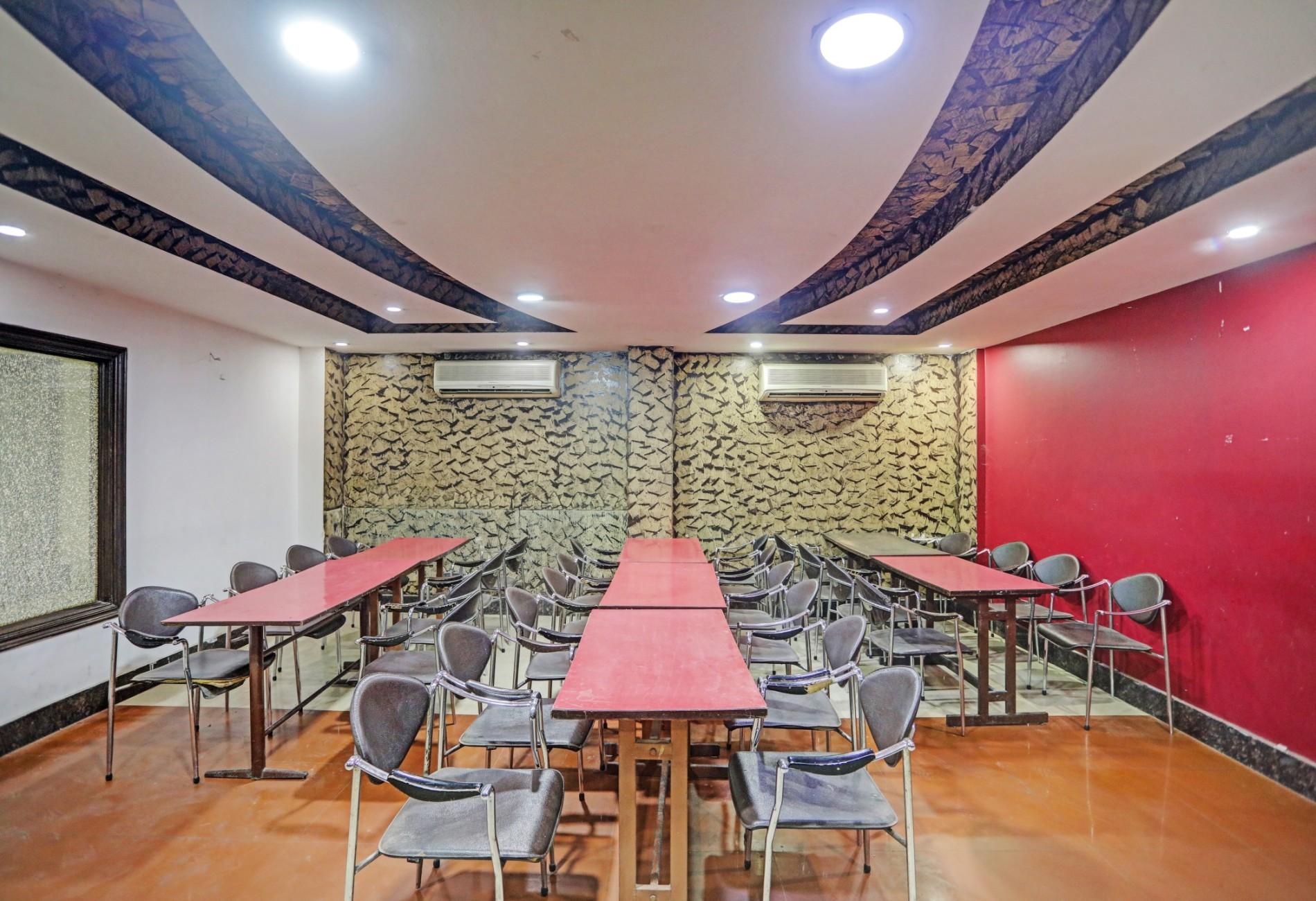 seating area at hotel anand new in delhi hotel_Image