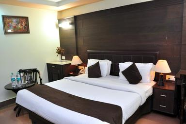 hotel room main image hotel room main image