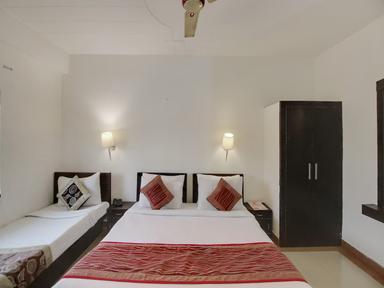 hotel room main image hotel room main image