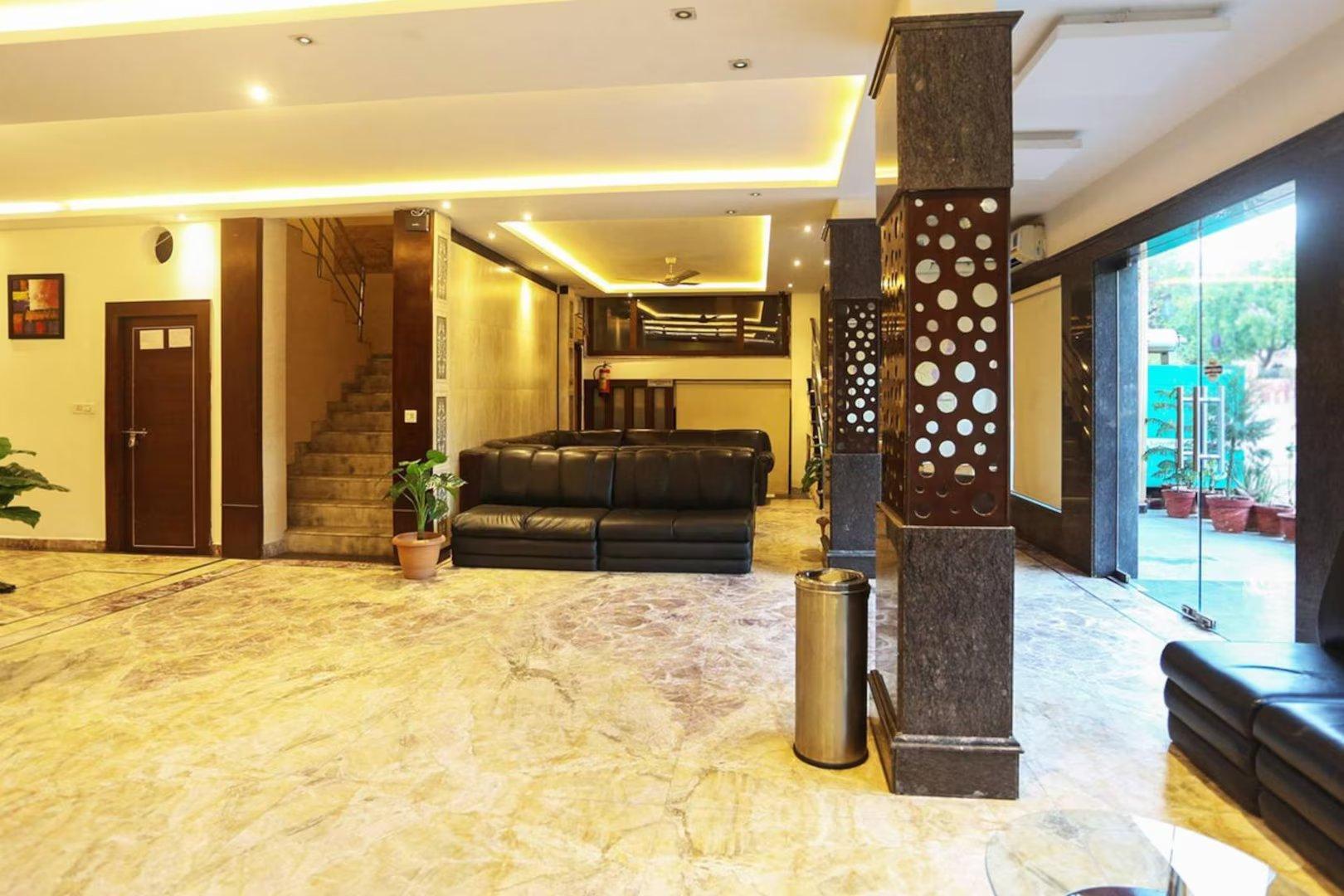 a lift and a stairs at hotel tara palace in Agra hotel_Image