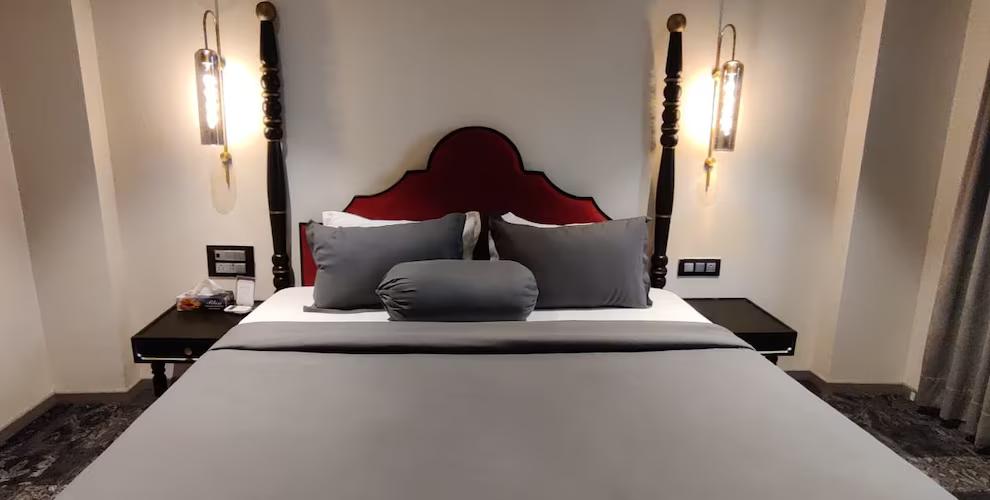 a bedroom with a large bed on pillow at The Saga Hotel in New Delhi hotel_Image