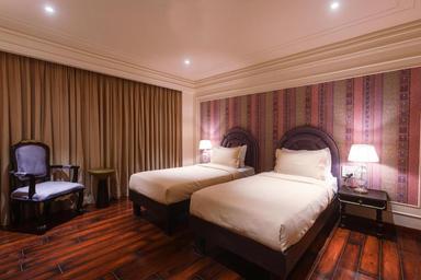 hotel room main image hotel room main image