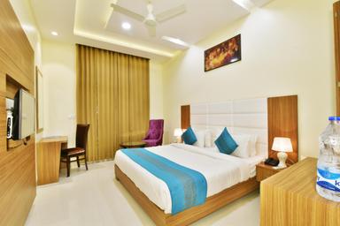 hotel room main image hotel room main image