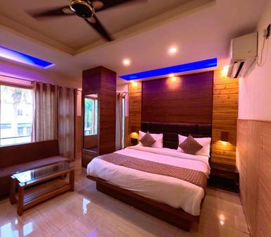 hotel room main image hotel room main image