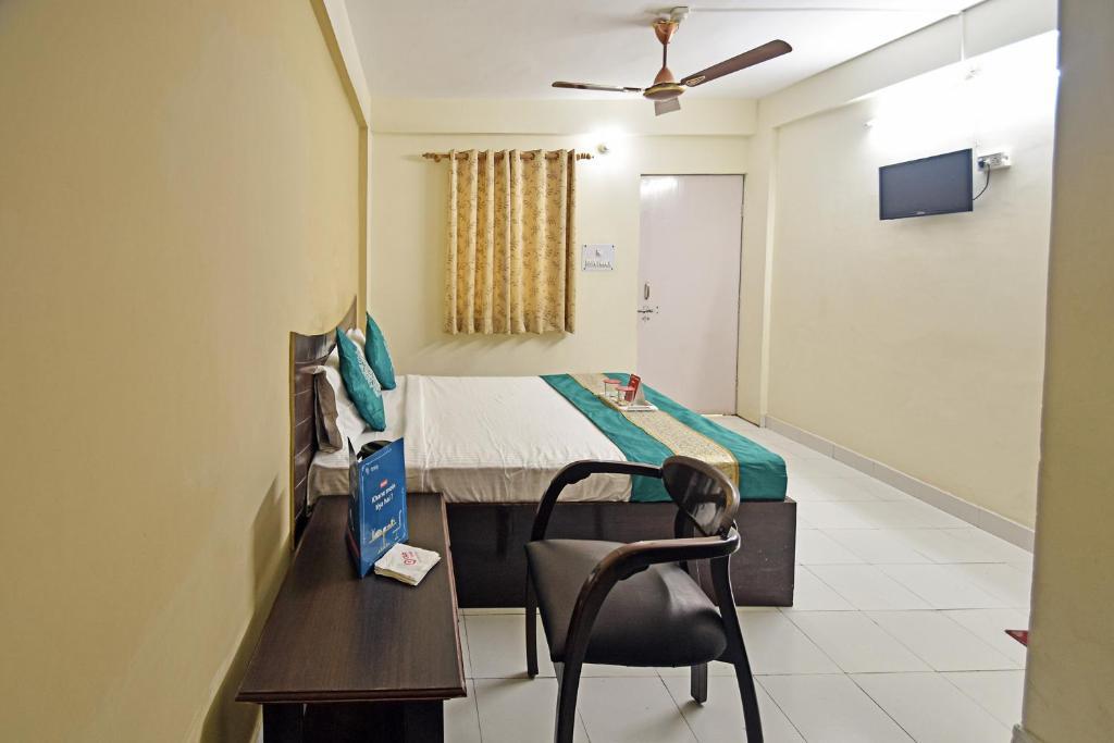 a double bed room with t.v at hotel gangotri haridwar in haridwar hotel_Image