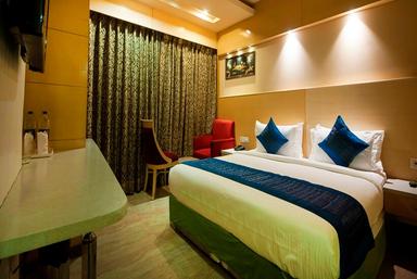 hotel room main image hotel room main image