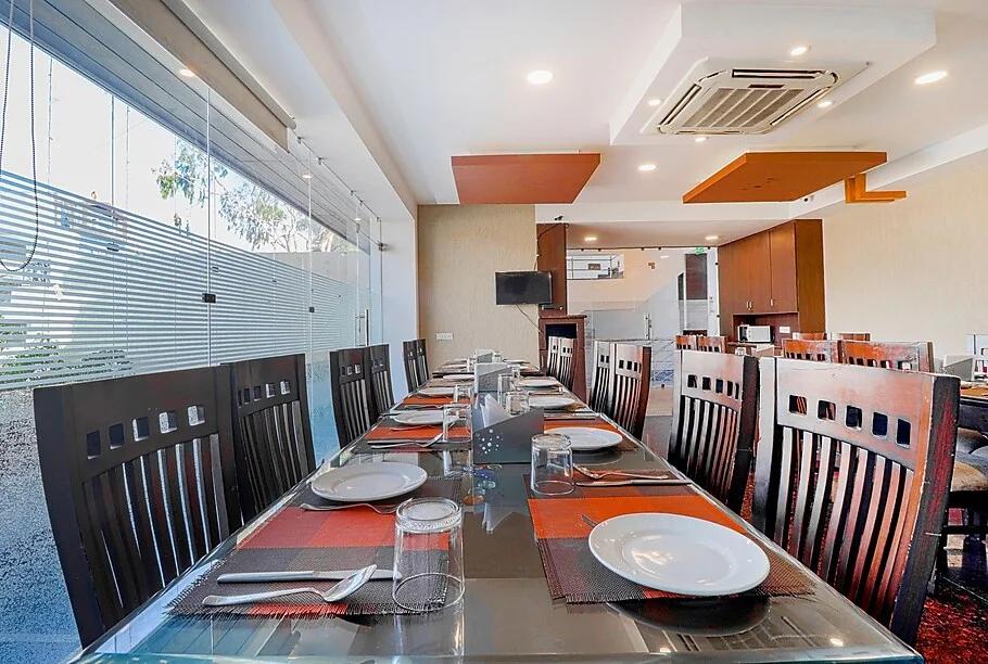 seating area at hotel alaknanda in dehradun hotel_Image