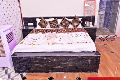 hotel room main image hotel room main image