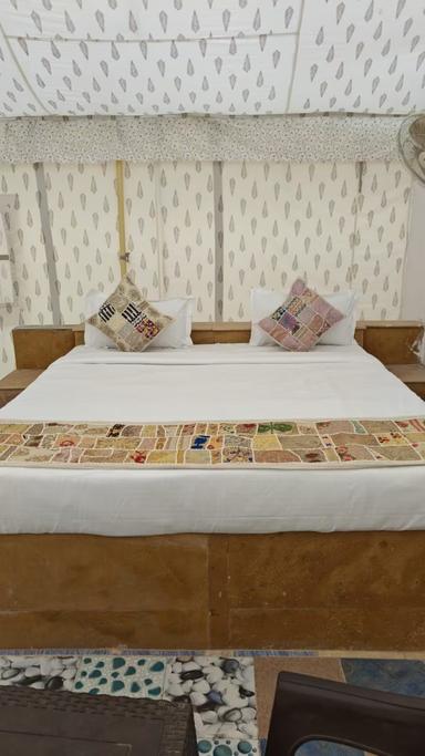 hotel room main image hotel room main image