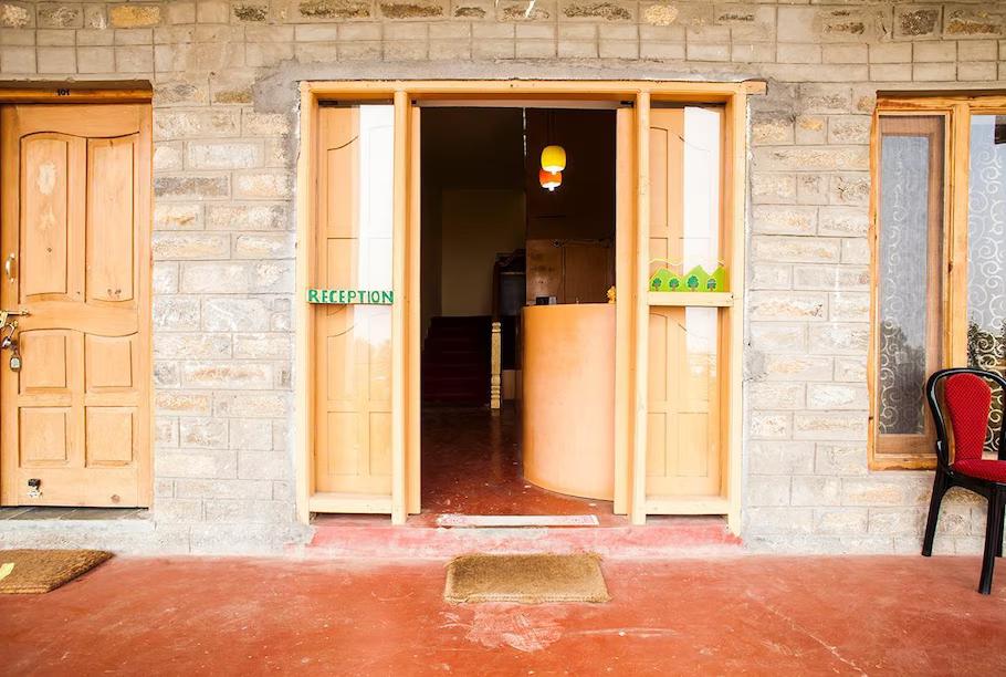 facade with greenery at chevron mountain villa in kausani hotel_Image