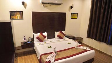 hotel room main image hotel room main image