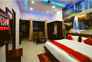 hotel room main image hotel room main image