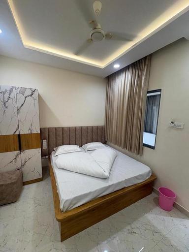 hotel room main image hotel room main image