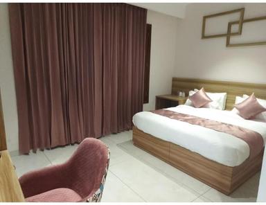 hotel room main image hotel room main image