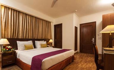 hotel room main image hotel room main image