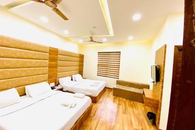 hotel room main image hotel room main image