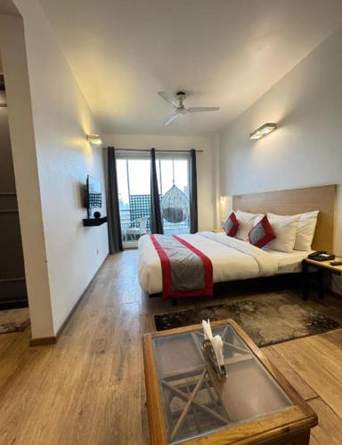 hotel room main image hotel room main image