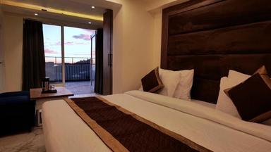 hotel room main image hotel room main image