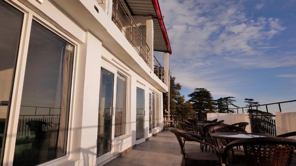 seating area at hotel brite star in mussoorie hotel_Image