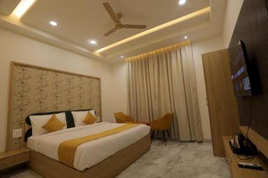 hotel room main image hotel room main image