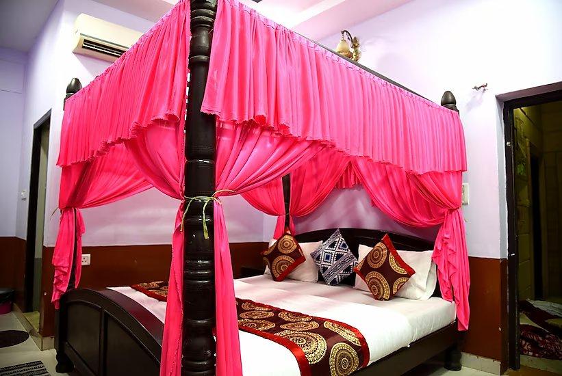 a double bed room with t.v at hotel golden tulip in jaisalmer hotel_Image