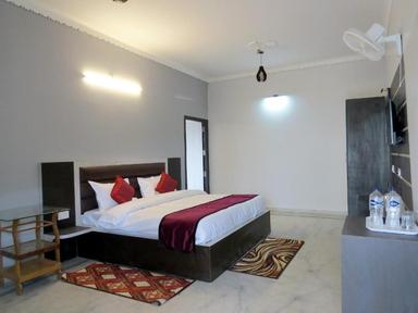 hotel room main image hotel room main image