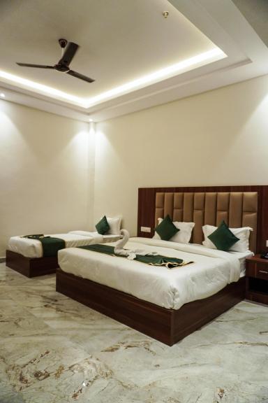 hotel room main image hotel room main image