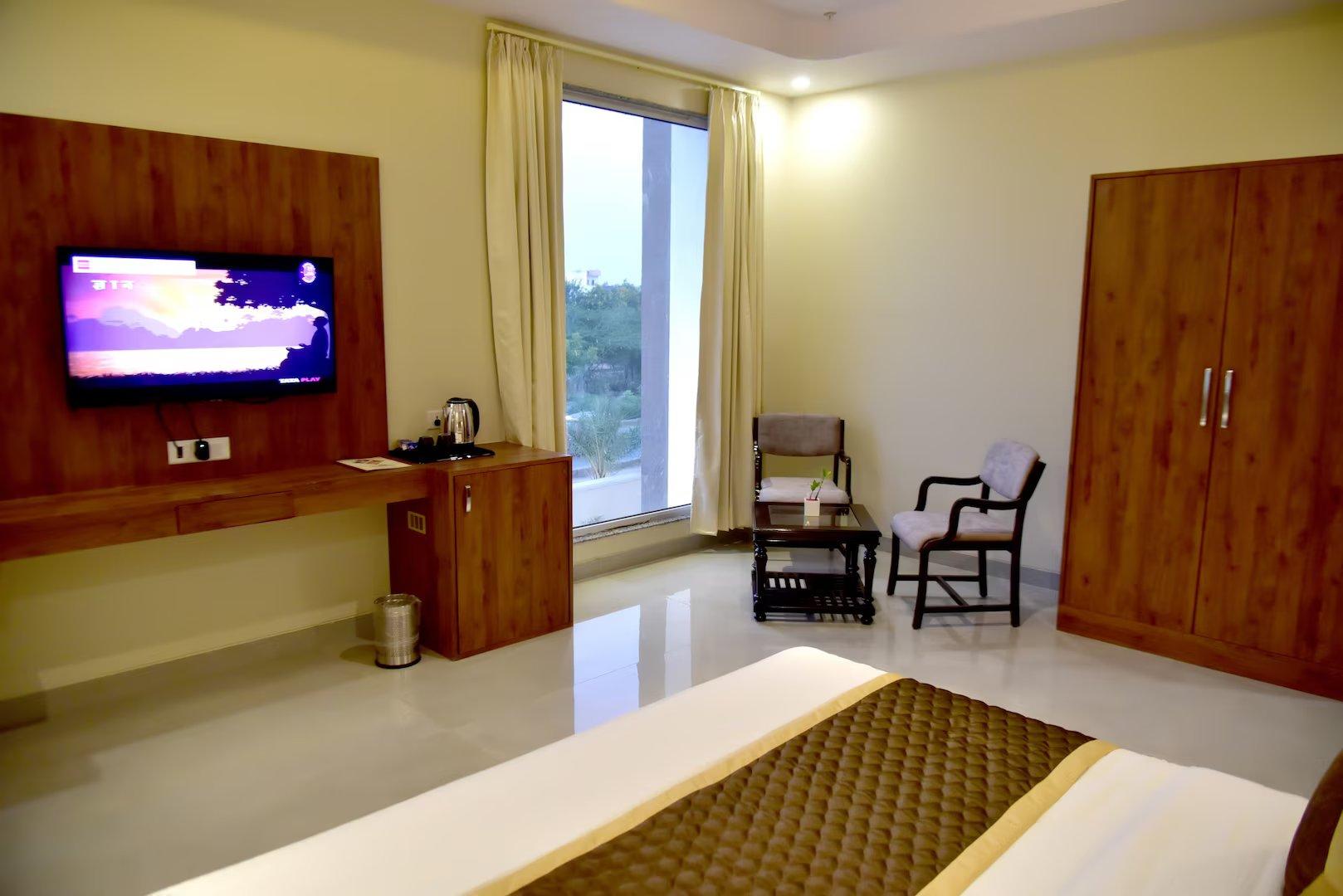 a bed room with t.v at hotel aarna in jaipur hotel_Image