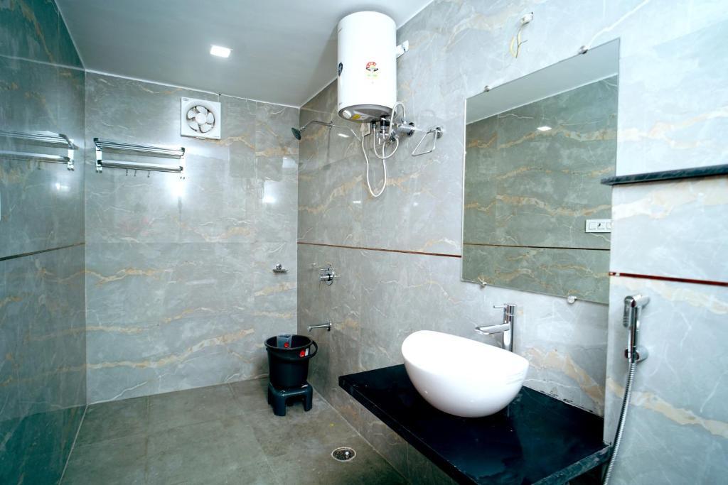 bathroom with commode at hotel arsh residency haridwar in haridwar hotel_Image