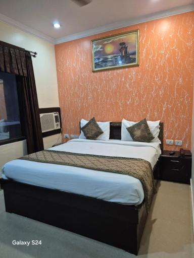 hotel room main image hotel room main image