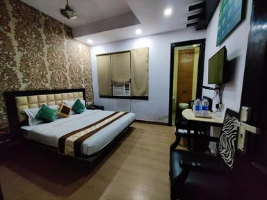 hotel room main image hotel room main image