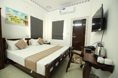 hotel room main image hotel room main image