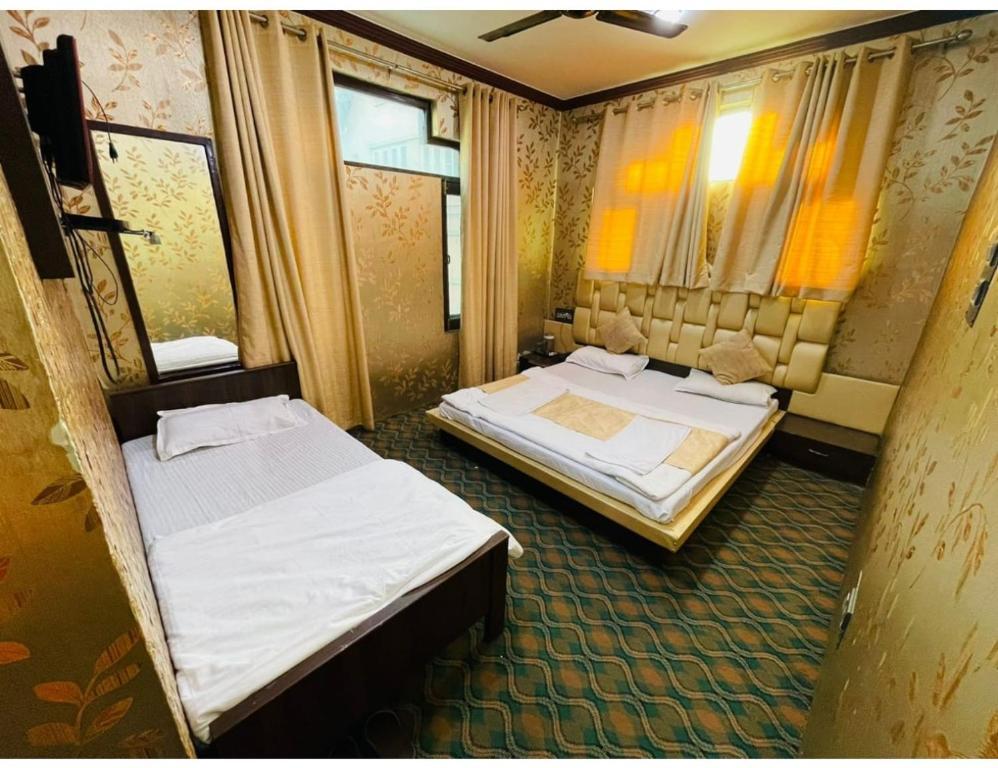 triple bedroom with t.v at hotel city pride in sri nagar hotel_Image