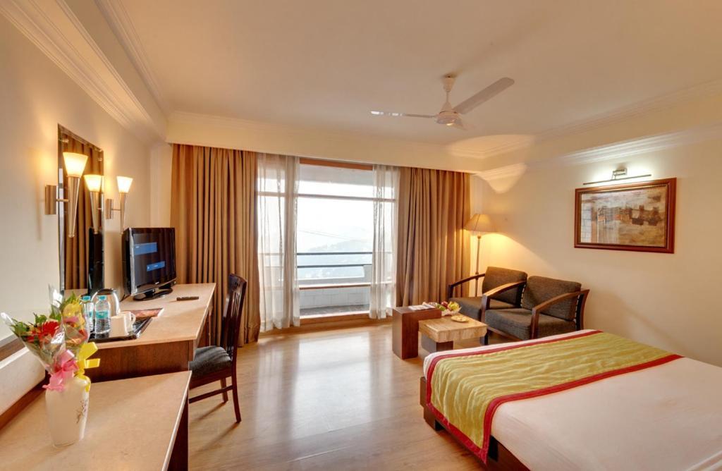 a double bed room with t.v at hotel combermere in shimla hotel_Image