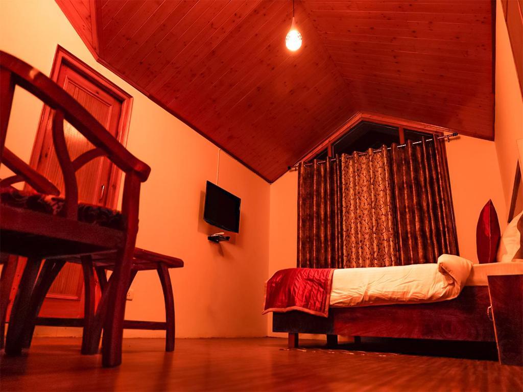 a double bed room with t.v at hotel divine hills shimla in shimla hotel_Image