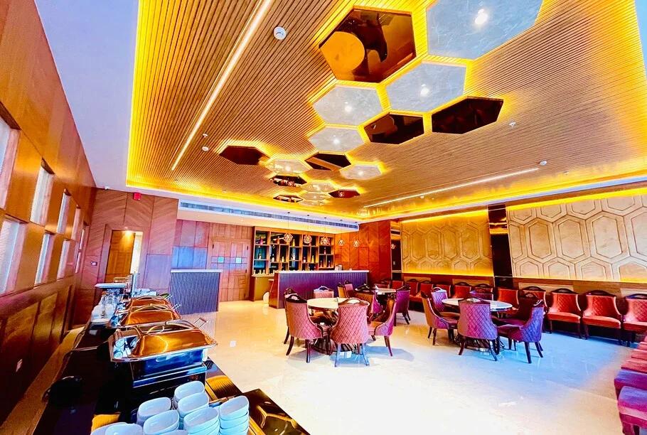 dining room at hotel ekas in lucknow hotel_Image