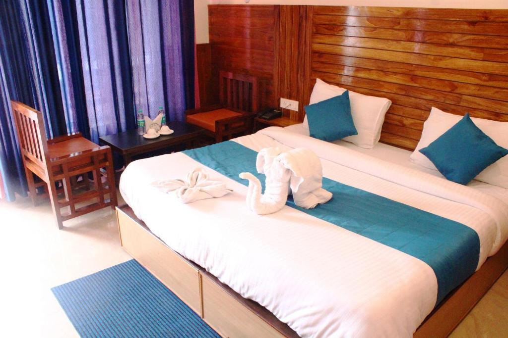 a double bed room with t.v at hotel forest view in mussorie hotel_Image