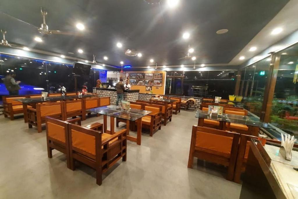 seating area at hotel forest view in mussorie hotel_Image
