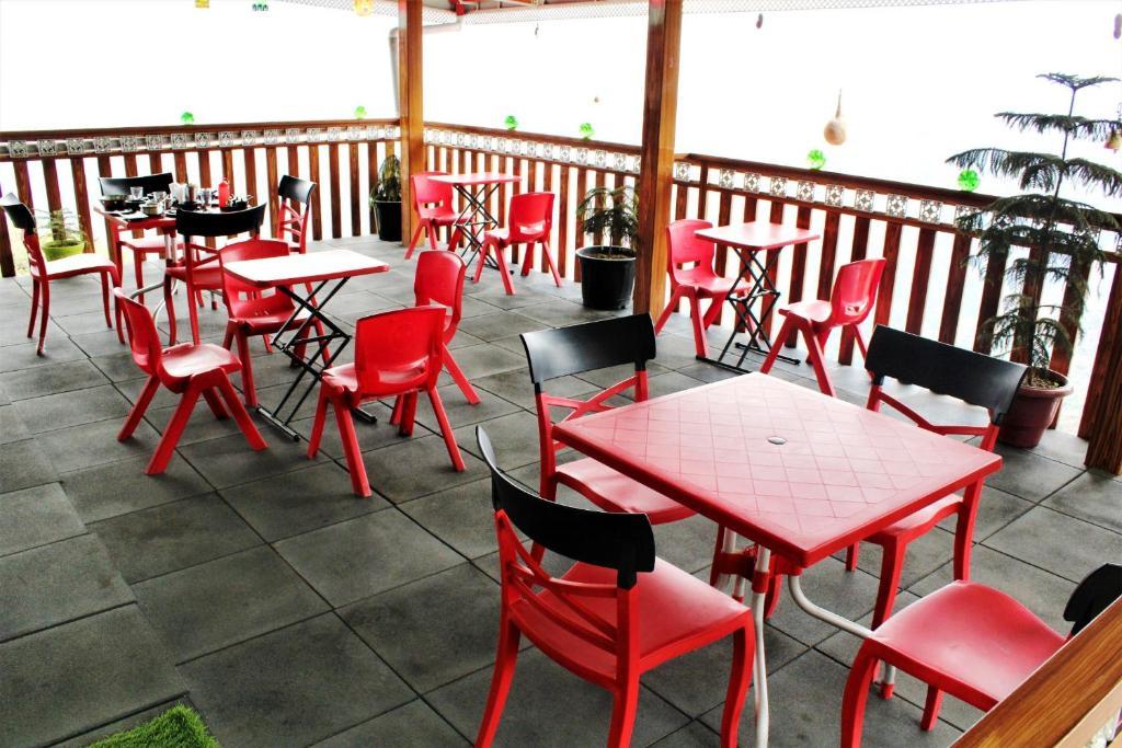 seating area at hotel forest view in mussorie hotel_Image