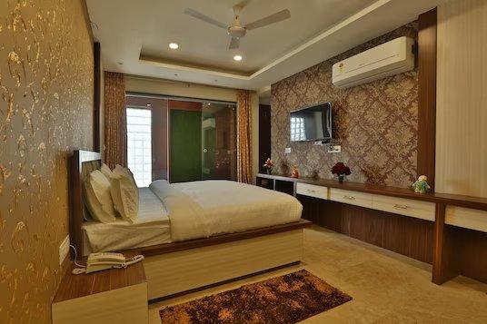 a double bed room with t.v at hotel fortune ganga in haridwar hotel_Image