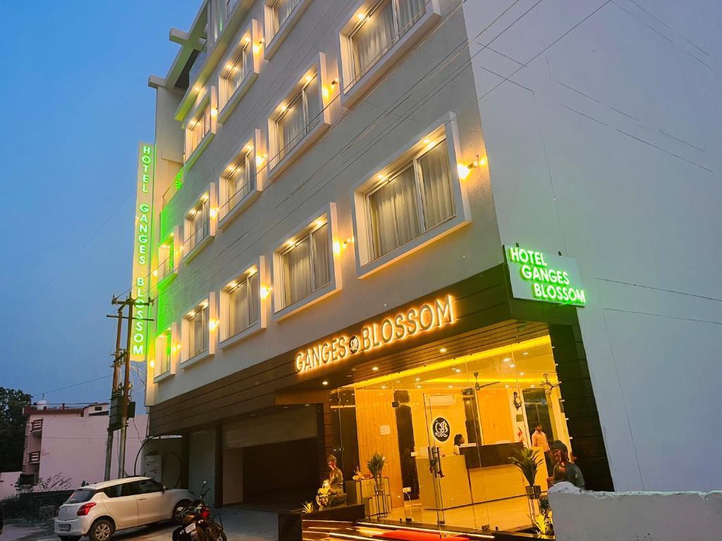 facade at hotel ganges blossom in haridwar hotel_Image
