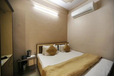 hotel room main image hotel room main image