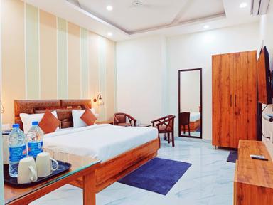 hotel room main image hotel room main image