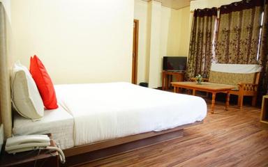 hotel room main image hotel room main image