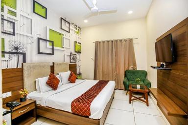 hotel room main image hotel room main image