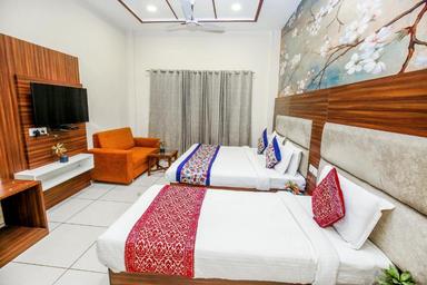 hotel room main image hotel room main image