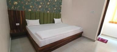 hotel room main image hotel room main image