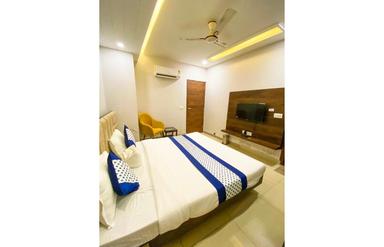 hotel room main image hotel room main image