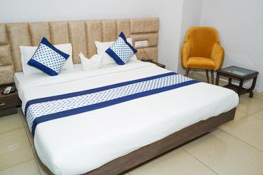 hotel room main image hotel room main image